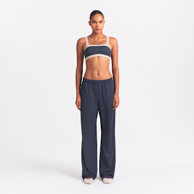 NikeSKIMS Airy Women's Wide-Leg Pants. Nike.com